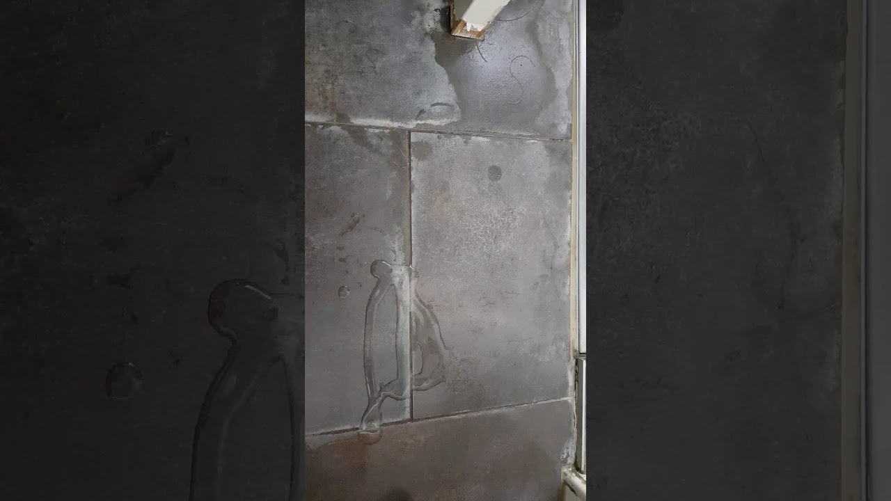 Kalk verwijderen van tegels in badkamer