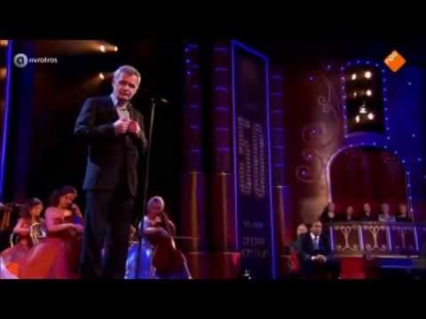 Finkers zingt op gala 50 jaar André van Duin